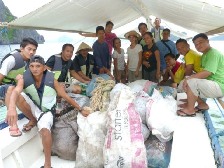 A full boat from Dangan Beach! Many thanks to Mang Jose (the Dangan land guard) for cleaning his beach everyday!